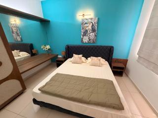 Amy’s Abode By Casa Cove With Pvt Bar Near Airport - 2