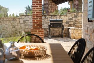 Rustic Villa Clematis with a pool in Istria - 2