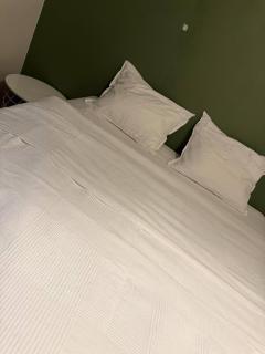 2 bedrooms flat at train station - 4