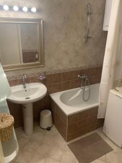 Stylish White Apartment 10 - 4