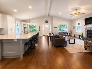 4BR Coeur d'Alene Home Firepit & Walk to Lake - 5