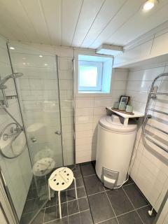 Indépendant, privatif, chambre et salle de bain - 1