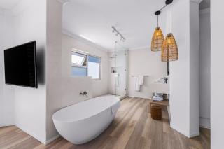 PINGU Beachhouse - Beachfront Villa in Hout Bay - 5