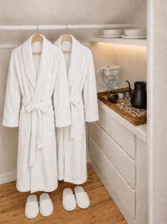 Bright King Suite, Massage Chair & Private Bath - 1