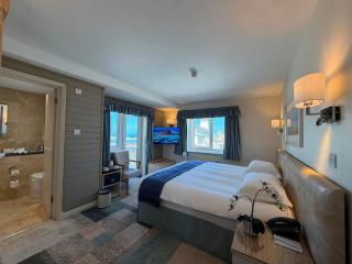 Cobo Bay Hotel - 0