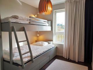 Spacious Ski-In Home for 8 with Sauna - 7