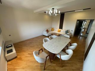 Modern Apartment by Baku Boulevard, Formula1 view - 2