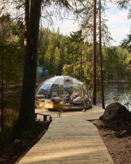 Spectalular glass-iglo suite by a fairytale lake - 0