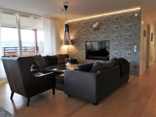 Spacious Ski-In Home for 10 with Sauna - 9