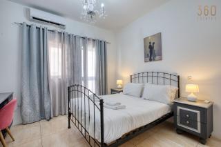 Spacious Maisonette with Terrace and Balconies, Marsaskala - 8