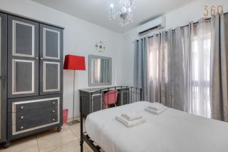 Spacious Maisonette with Terrace and Balconies, Marsaskala - 4