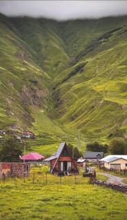 Kazbegi Riverfront Cabin - 4