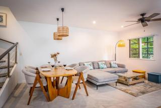 2BR 2Bath Private Pool Surfers Paradise 7min Walk - Holiday Home - 4