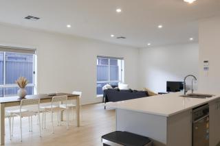 Modern 4BR Home - Spacious Riverlea Stay - 5