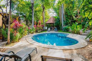 2BR 2Bath Private Pool Surfers Paradise 7min Walk - Holiday Home - 3