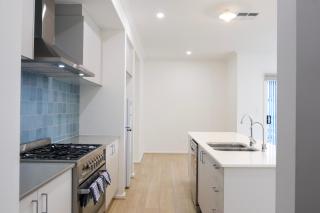 Modern 4BR Home - Spacious Riverlea Stay - 6