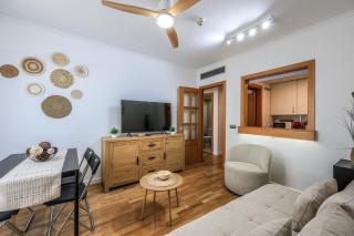 Amazing Stay in Madrid with Pool & Parking - 5
