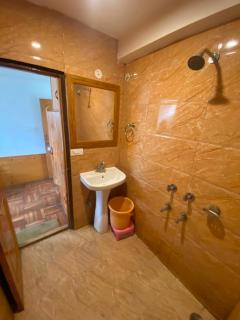 The Hilltop Haven Resort Manali - 6