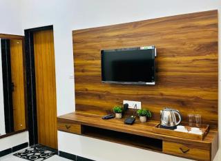 Amberi Vista Villa by Awsmberg Stays - 1