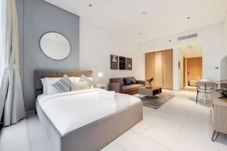 Vacationer Holiday Homes l Bright Studio l Burj Khalifa View l Business Bay - 9