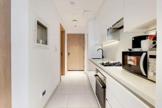 Vacationer Holiday Homes l Bright Studio l Burj Khalifa View l Business Bay - 5