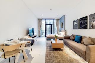 Vacationer Holiday Homes l Bright Studio l Burj Khalifa View l Business Bay - 2