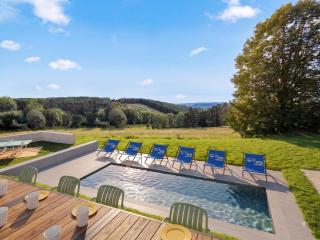 So Villa Saint-Martin 42 - Piscine chauffee - Sauna - 2h de Lyon - 30p - 4