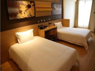 IU Hotel Chengdu Pengzhou Municipal Government Branch - 1