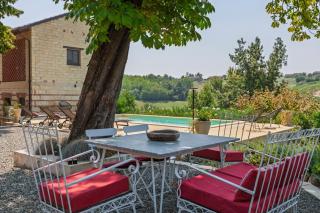 Hostdomus - Pool and Wine - 3