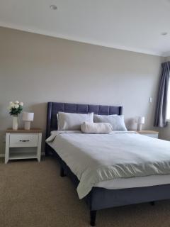 Vacation Home in Johnsonville 2BR & Free Parking - 4