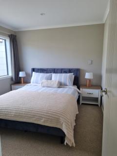 Vacation Home in Johnsonville 2BR & Free Parking - 5