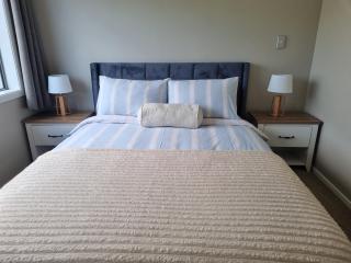 Vacation Home in Johnsonville 2BR & Free Parking - 3