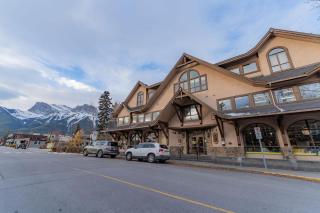 Cascade Penthouse by Canadian Rockies Vacation Rentals - 1