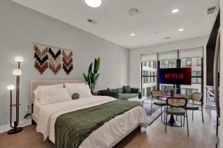 Chic 1BR Suite Downtown CIN Pool & Gym - 0
