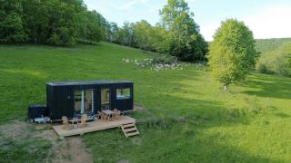 Courneillac - Parcel Tiny House - Tiny house vue Pyrénées entourée par les chèvres MAE-5233 - Plagne - 0