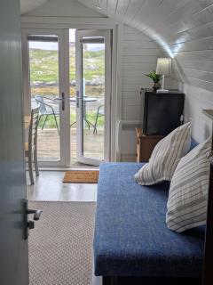 Pod Beag beside the sea Isle of Eriskay - 6