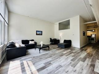 Spacious Downtown 2 Bedroom Corporate Suite - 9