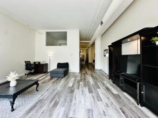 Spacious Downtown 2 Bedroom Corporate Suite - 5