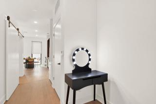 Cozy 1BR OTR Suite Pool, Gym & City Views - 7