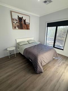 Golden Cliff Retreat Modern Riverside Escape - 2