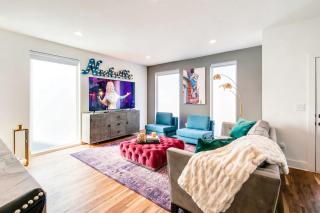 Luxury Retreat: Rooftop Hot Tub Double Deck & Game Room - 7
