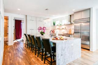 Luxury Retreat: Rooftop Hot Tub Double Deck & Game Room - 6