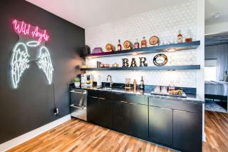 Luxury Retreat: Rooftop Hot Tub Double Deck & Game Room - 5