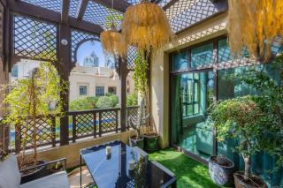 Vacationer Holiday Homes I Charming 2 Bedroom I Pool Boasting Burj Khalifa Views l Souk Al Bahar - 9
