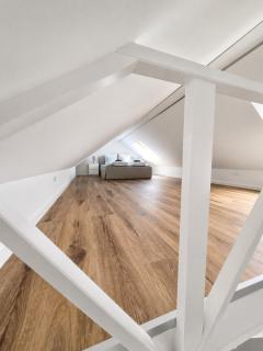 Modernes Penthouse-Loft mit Netflix, AC und Terrasse - 5