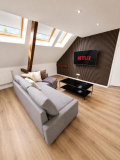 Modernes Penthouse-Loft mit Netflix, AC und Terrasse - 2