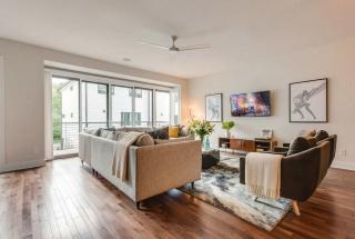 Downtown Luxury - 10 Beds & Free Parking - 2