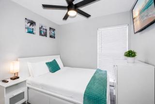 Stunning Heated Pool House Close to Tampa & Casino - 7