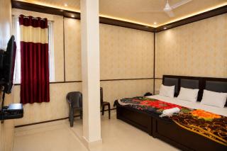 Hotel Awadh Villas Ayodhya, Near Ram Mandir - 1