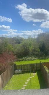 Quiet 2 Bed Backing Onto Woodland with Parking - 6
